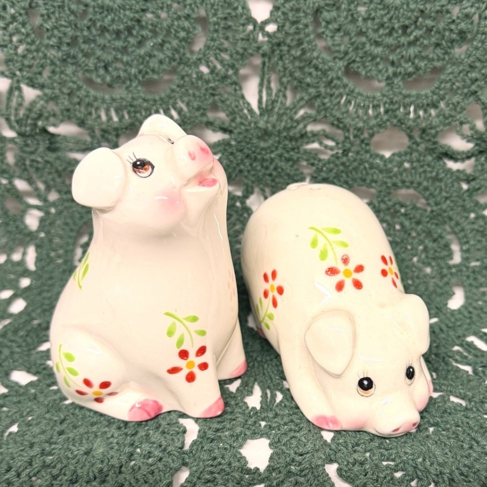 Vintage Pig Salt and Pepper Shakers White Floral Farmhouse Set CottagecoreOS